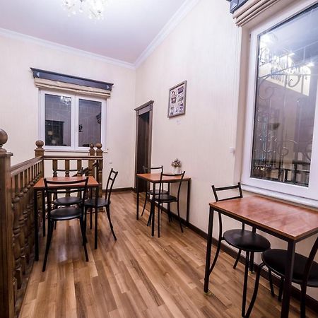 Cleopatra Palace Hostel Tbilisi Exterior photo