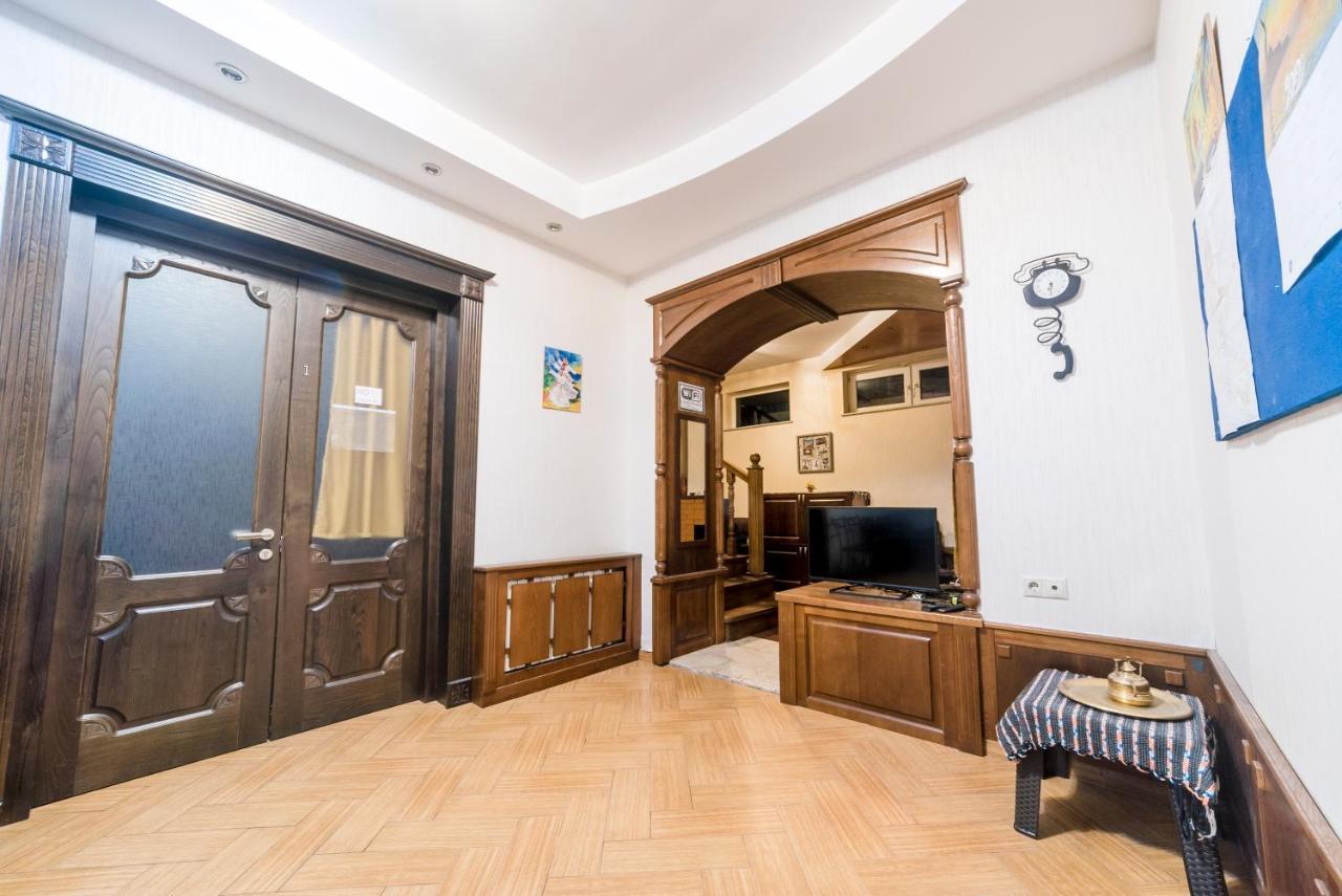Cleopatra Palace Hostel Tbilisi Exterior photo