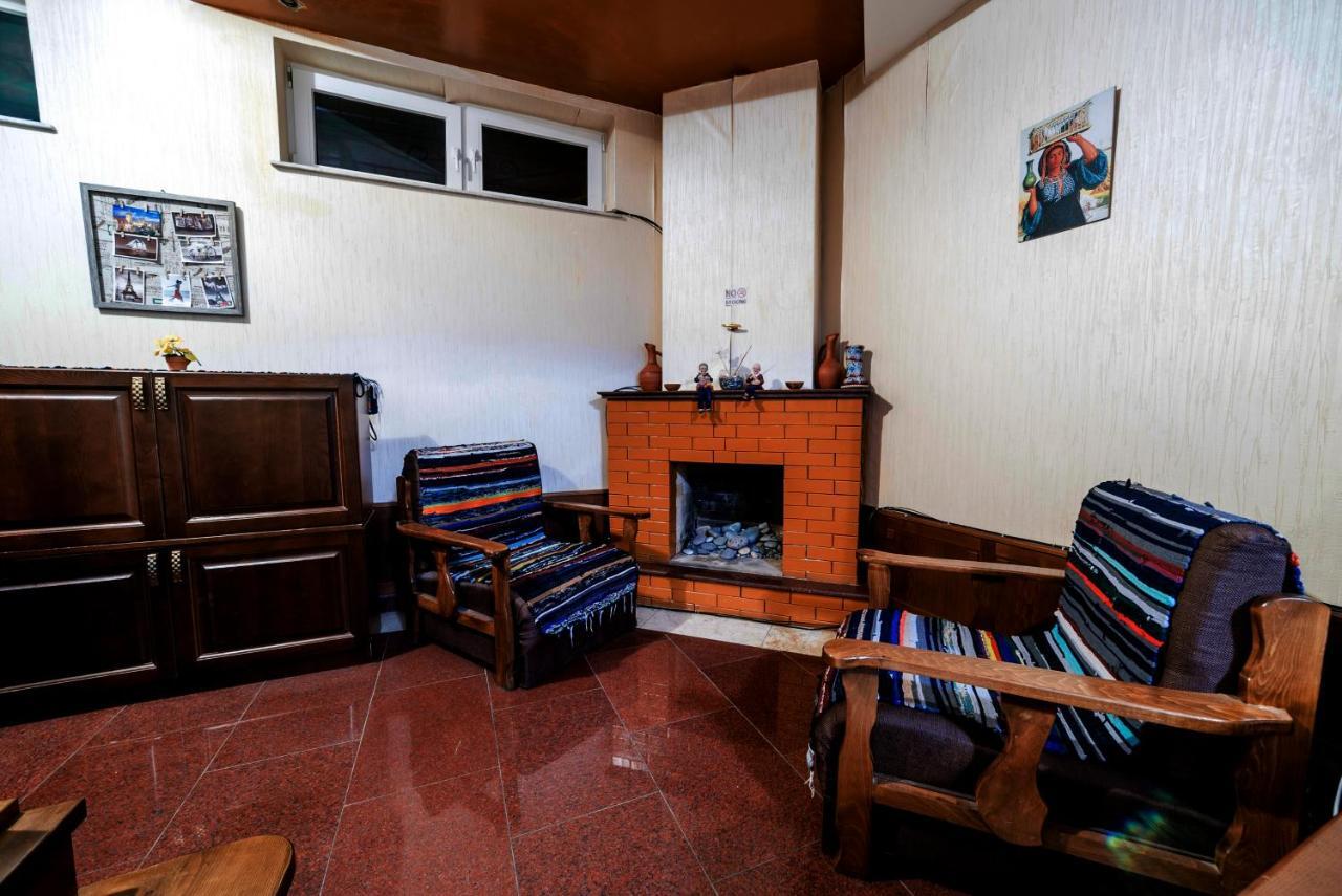 Cleopatra Palace Hostel Tbilisi Exterior photo