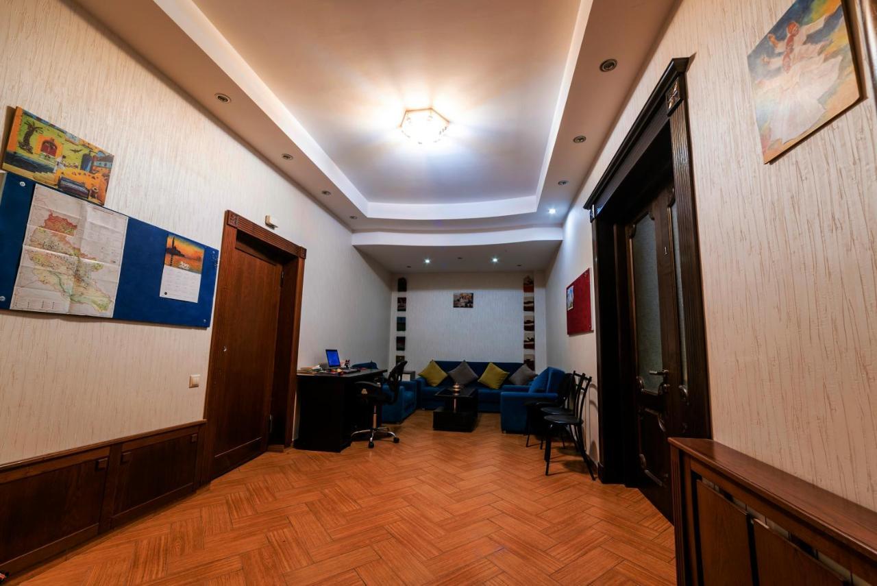 Cleopatra Palace Hostel Tbilisi Exterior photo