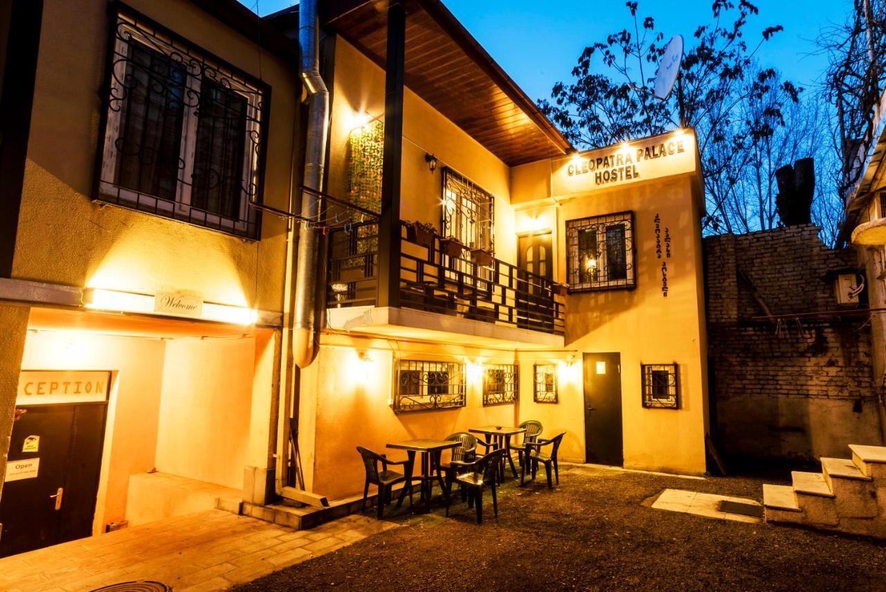 Cleopatra Palace Hostel Tbilisi Exterior photo