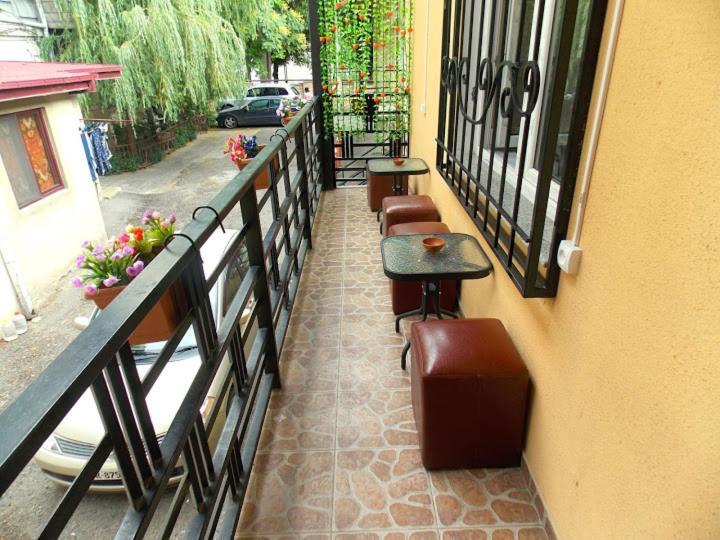 Cleopatra Palace Hostel Tbilisi Exterior photo